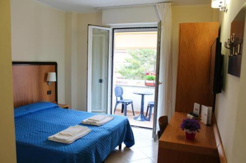Hotel Mare Azzurro Terracina Exteriör bild