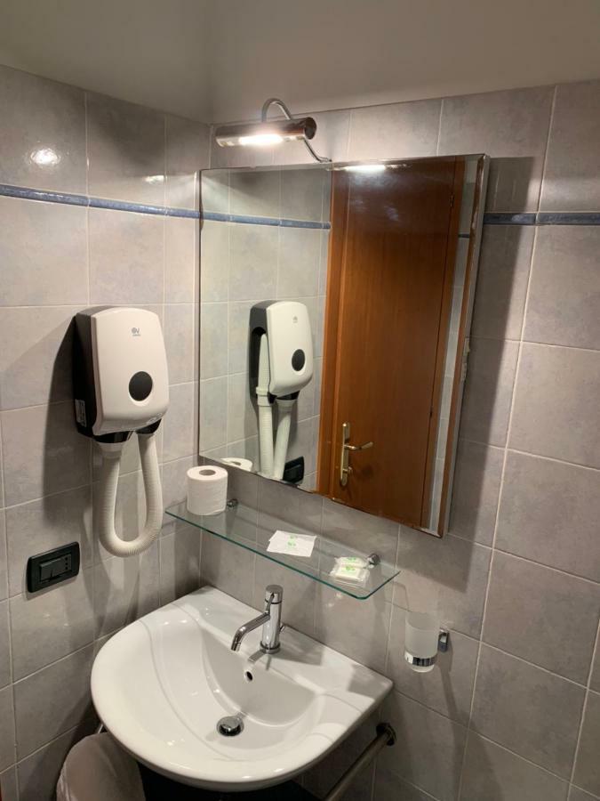 Hotel Mare Azzurro Terracina Exteriör bild