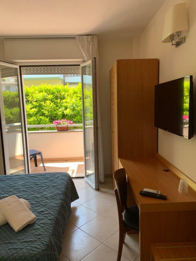 Hotel Mare Azzurro Terracina Exteriör bild
