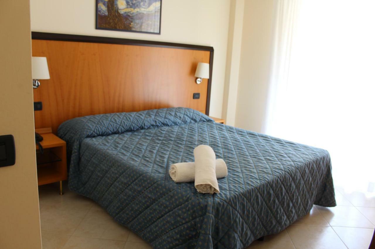 Hotel Mare Azzurro Terracina Exteriör bild